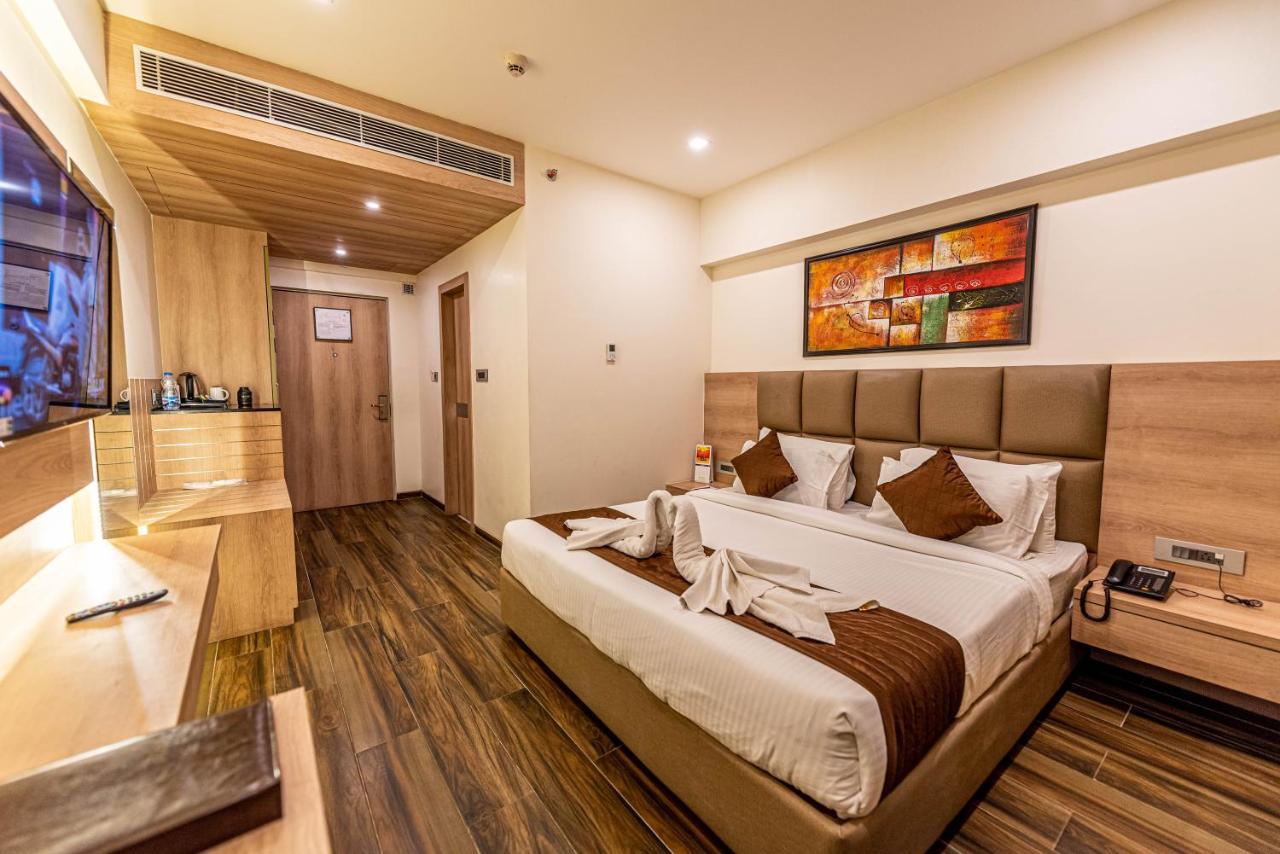 The Elite Lucknow Convention Hotel Экстерьер фото