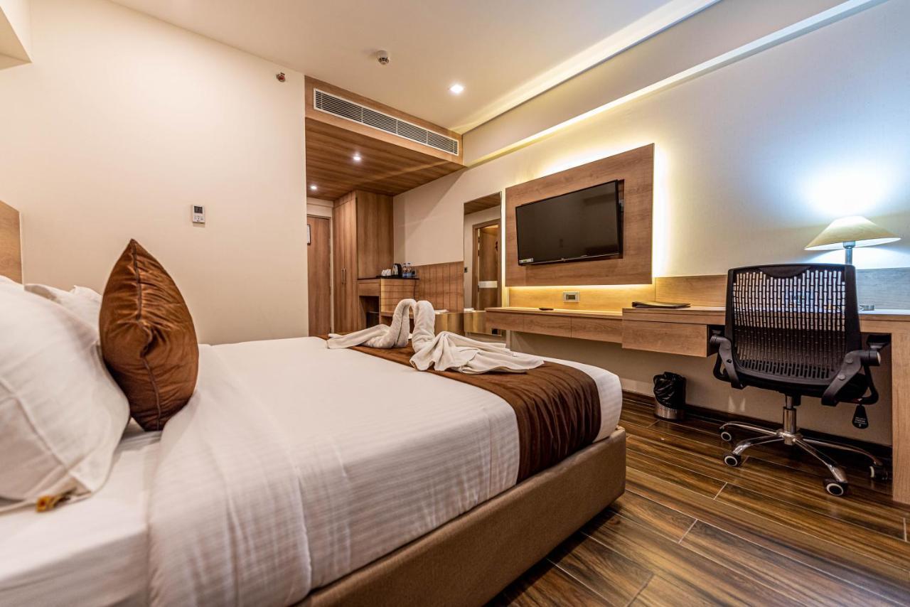 The Elite Lucknow Convention Hotel Экстерьер фото