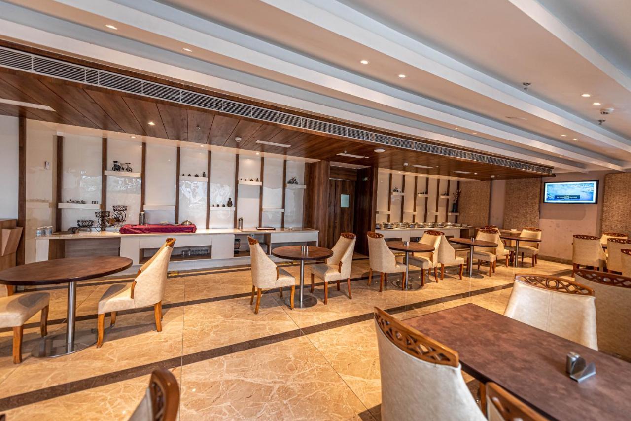 The Elite Lucknow Convention Hotel Экстерьер фото