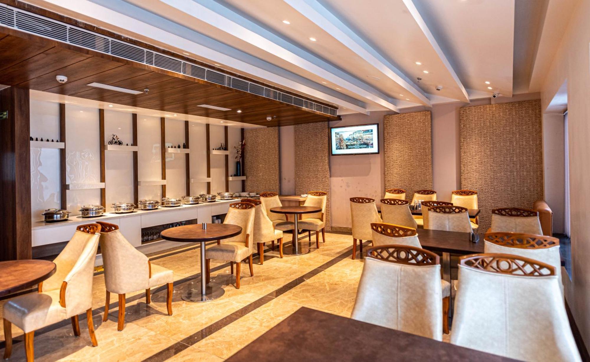 The Elite Lucknow Convention Hotel Экстерьер фото