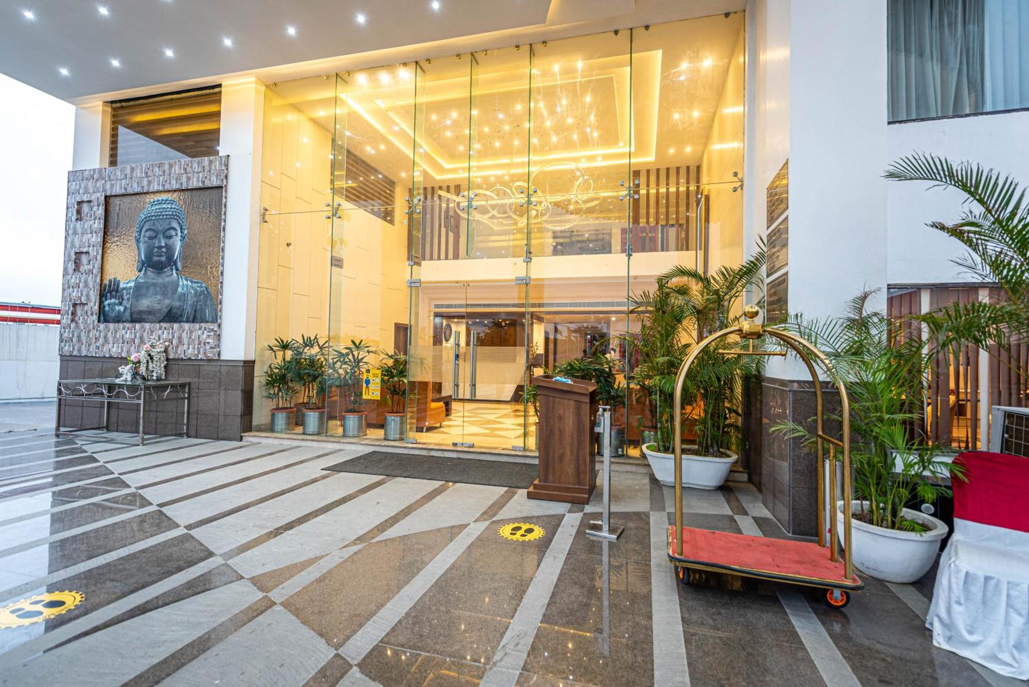 The Elite Lucknow Convention Hotel Экстерьер фото