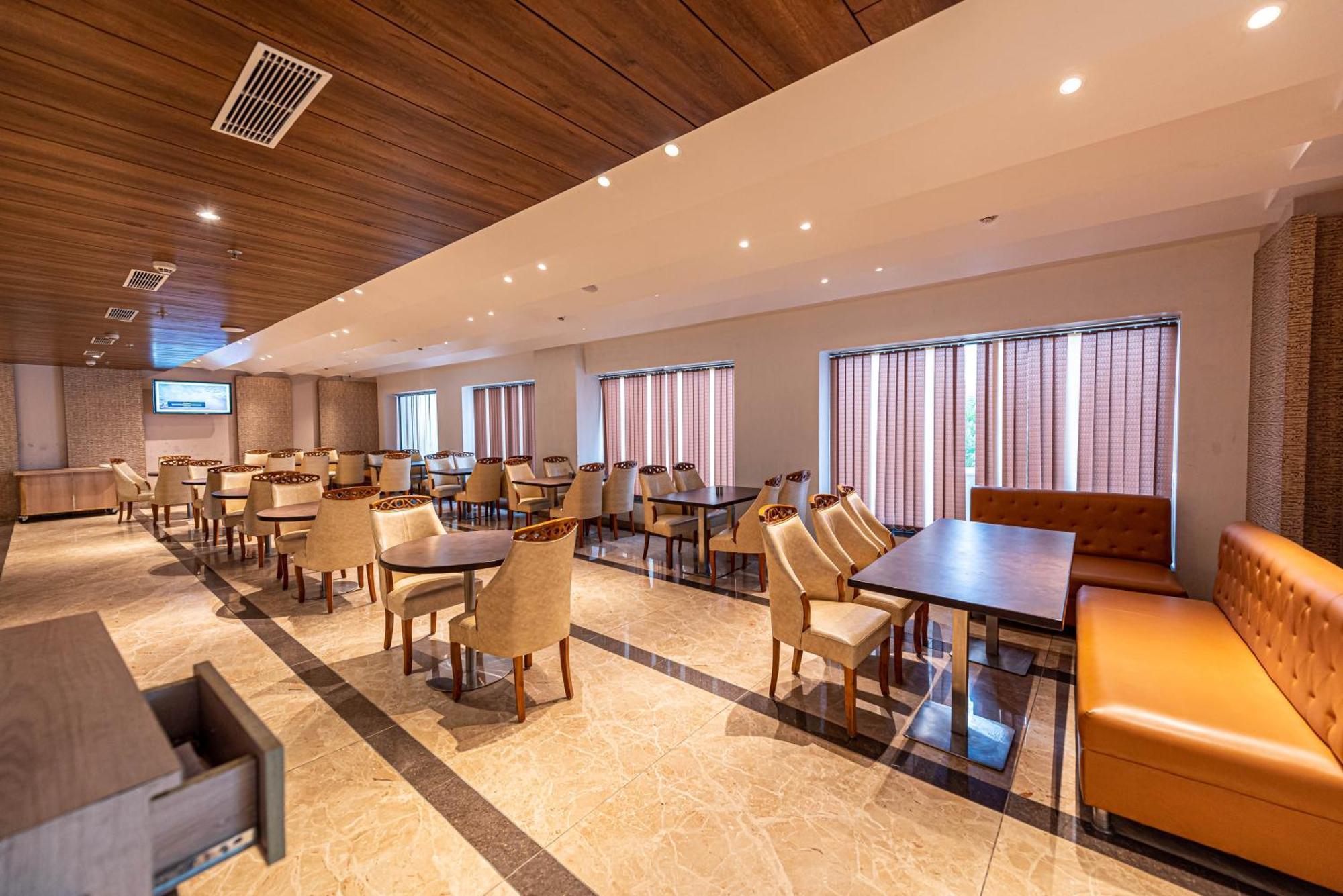 The Elite Lucknow Convention Hotel Экстерьер фото